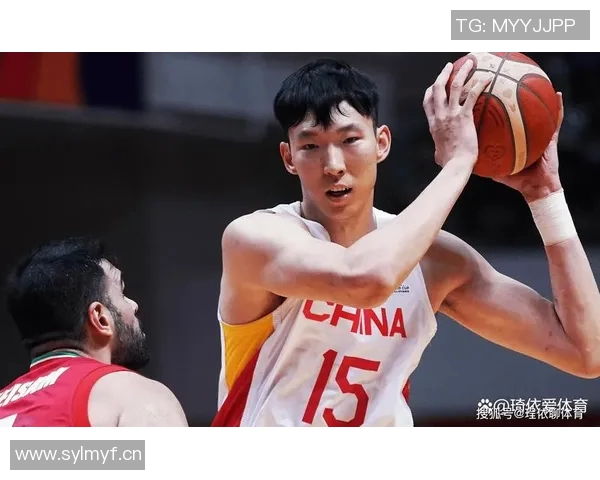 周琦因伤缺席亚洲杯赛场与队友并肩作战全力以赴进行康复训练 周琦因伤缺席亚洲杯赛场与队友并肩作战全力以赴进行康复训练