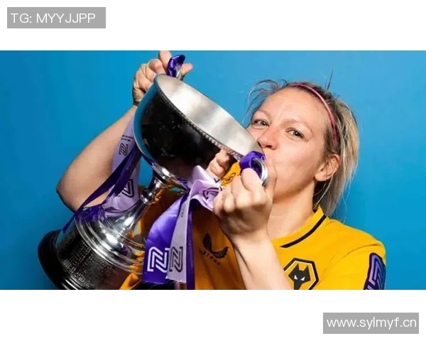 曲刚寄语职业球员坚持信念面临降级压力希望不放弃努力拼搏 曲刚寄语职业球员坚持信念面临降级压力希望不放弃努力拼搏