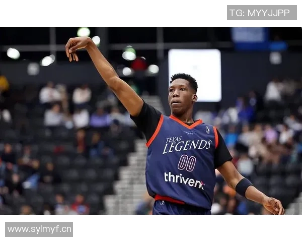 贝弗利称独行侠争冠潜力巨大双中锋阵容提升防守表现